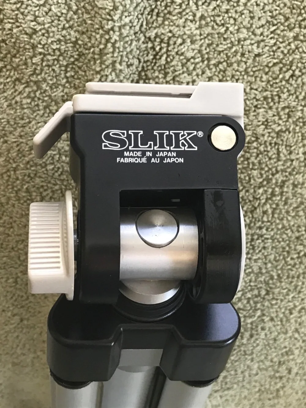 VTG SLIK Insta-Lok Model 613-060 Camera Tripod, 3 Section Legs, Light,NEVER USED